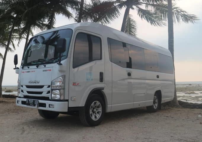 Elf Long car rental in Batam