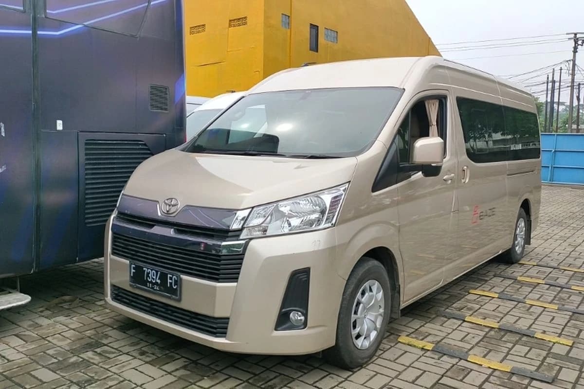 Hiace Minivan car rental in Batam